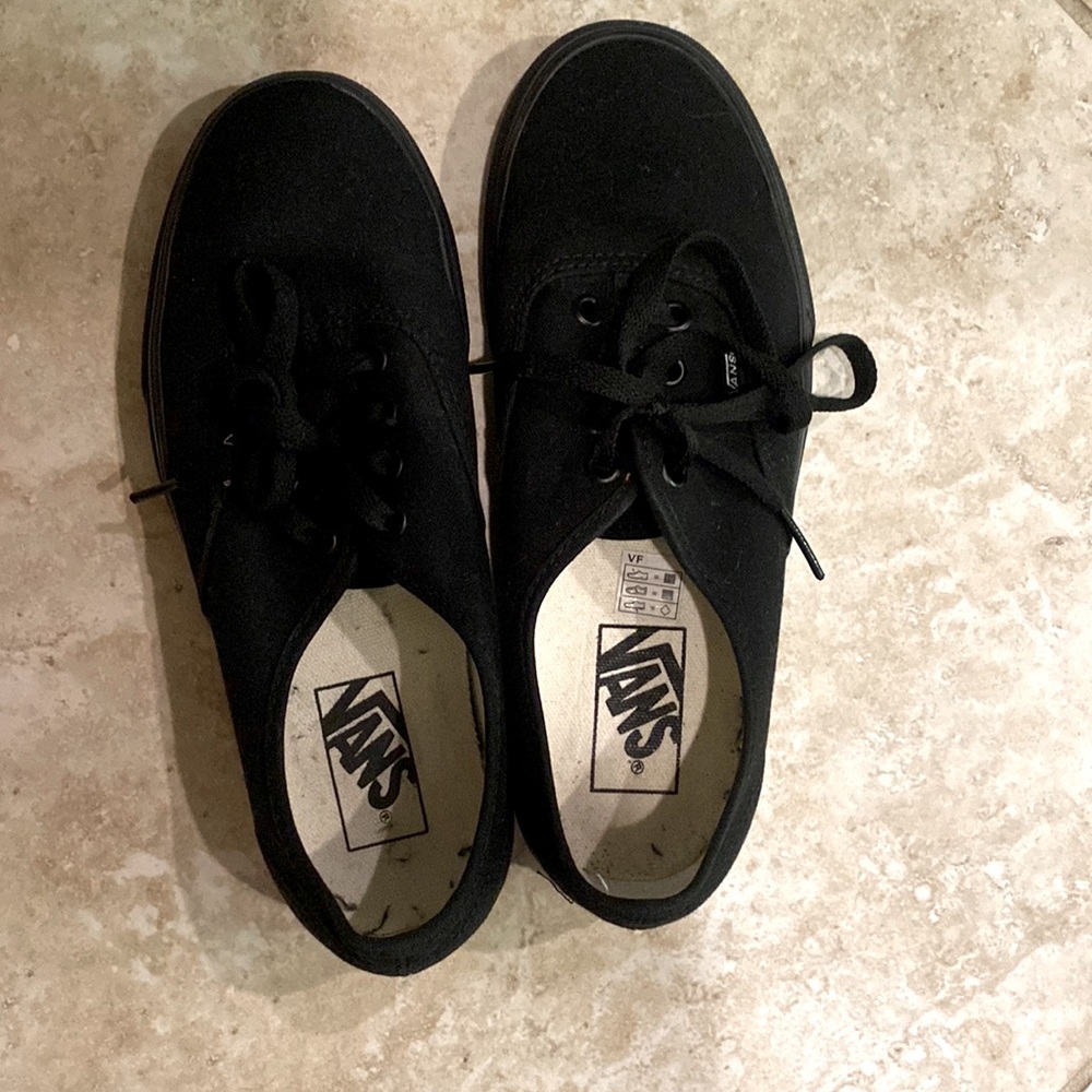 Sneakers / Casual